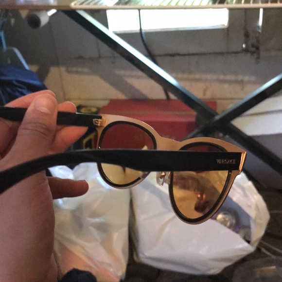 Versace limited edition red lenses - Picture 3 of 3